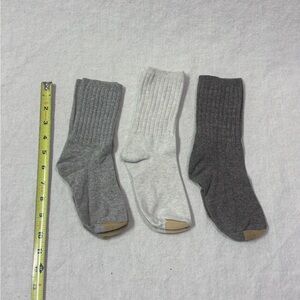 Gray and White Ribbed Women's Socks Set